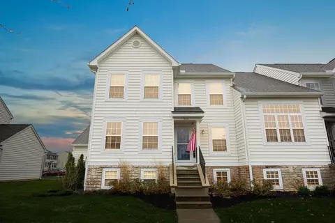 7062 Hill Gail Dr #28, New Albany, OH 43054