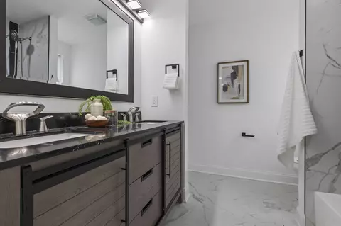Bath - 655 E Kossuth St, Columbus, OH 43206 photo 4 of 11