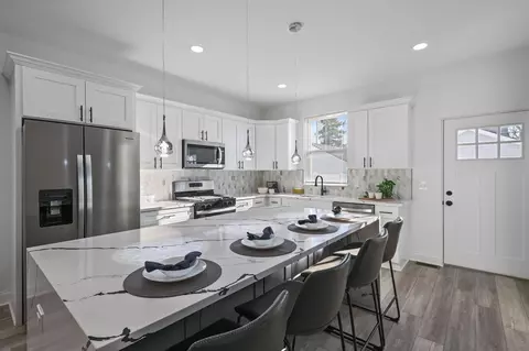 Kitchen - 655 E Kossuth St, Columbus, OH 43206 photo 4 of 6