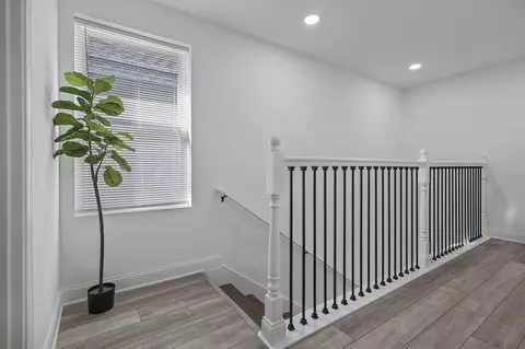 Entry Way - 655 E Kossuth St, Columbus, OH 43206 photo 2 of 2