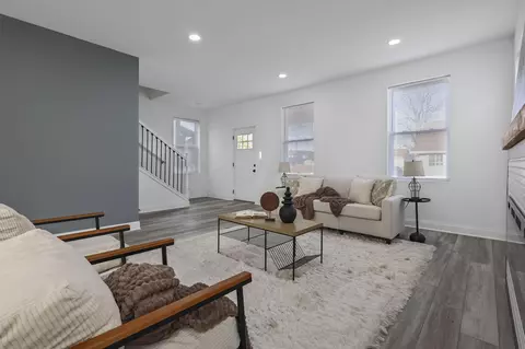 Living - 655 E Kossuth St, Columbus, OH 43206 photo 1 of 4