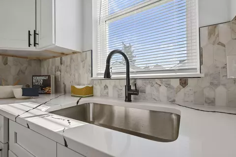 Kitchen - 655 E Kossuth St, Columbus, OH 43206 photo 2 of 6