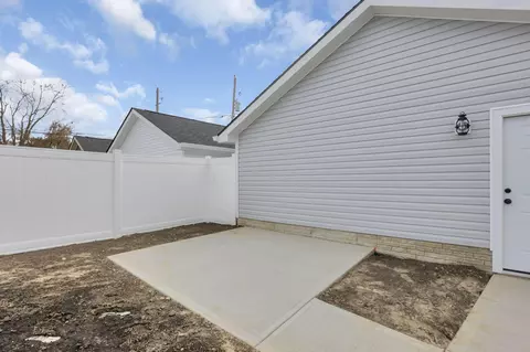 Exterior - 655 E Kossuth St, Columbus, OH 43206 photo 8 of 9