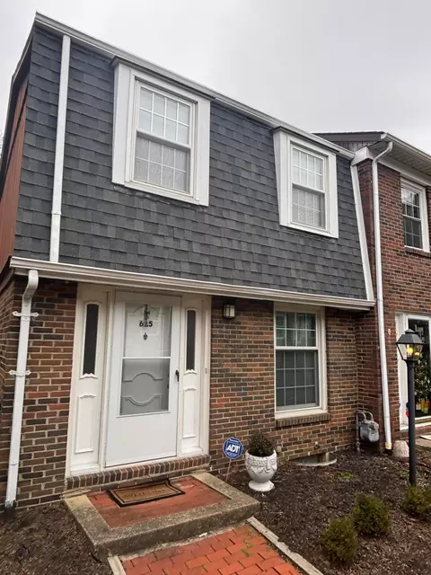 615 Simbury St, Columbus, OH 43228