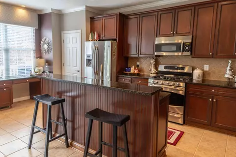 1037 Bluffway Dr, Columbus, OH 43235