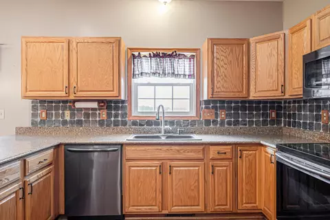 Kitchen - 2749 Berringer Rd, Waldo, OH 43356 photo 2 of 5