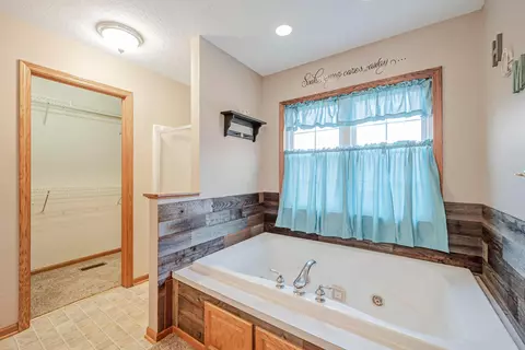 Bath - 2749 Berringer Rd, Waldo, OH 43356 photo 4 of 6
