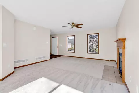 Living - 1077 Insco Loop, Blacklick, OH 43004 photo 2 of 7