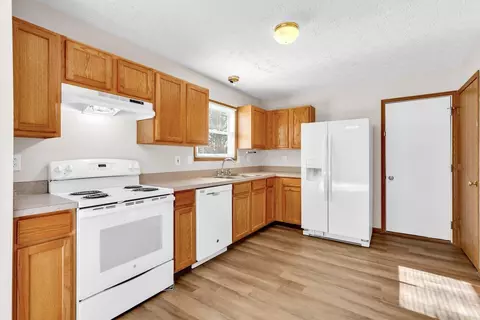 Kitchen - 1077 Insco Loop, Blacklick, OH 43004 photo 3 of 5
