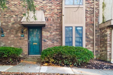 6157 Stornoway Dr S, Columbus, OH 43213