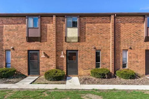 28 King Arthur Blvd, Westerville, OH 43081