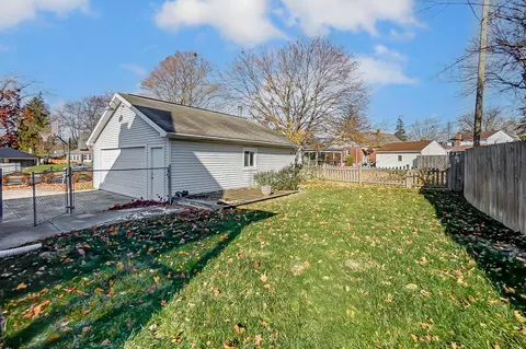 Exterior - 260 W Harding Rd, Springfield, OH 45504 photo 9 of 10