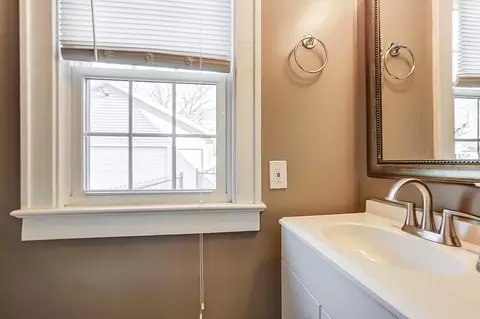 Bath - 260 W Harding Rd, Springfield, OH 45504 photo 1 of 6