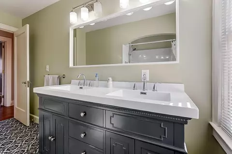 Bath - 260 W Harding Rd, Springfield, OH 45504 photo 5 of 6