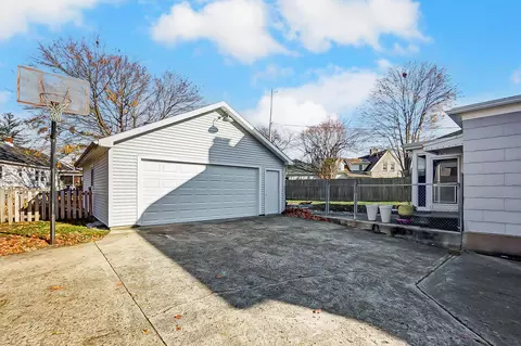 Exterior - 260 W Harding Rd, Springfield, OH 45504 photo 10 of 10
