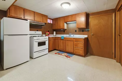 Kitchen - 92 Maureen Dr, Heath, OH 43056 photo 3 of 3