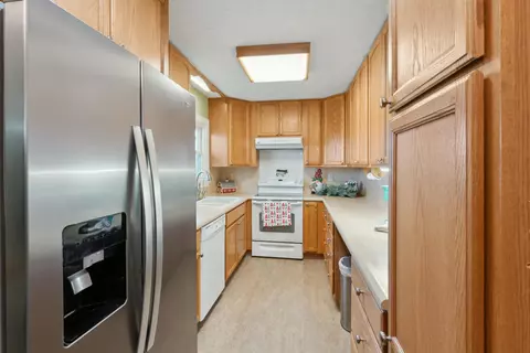 Kitchen - 92 Maureen Dr, Heath, OH 43056 photo 1 of 3