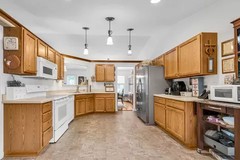 Kitchen - 6376 Sumner Loop, Dublin, OH 43016 photo 3 of 4