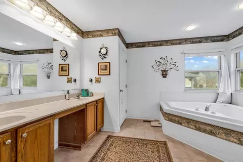 Bath - 6376 Sumner Loop, Dublin, OH 43016 photo 2 of 3