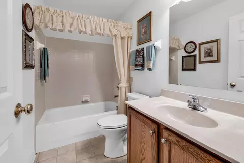 Bath - 6376 Sumner Loop, Dublin, OH 43016 photo 1 of 3