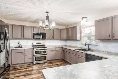 6981 Kramer Mills Dr, Canal Winchester, OH 43110