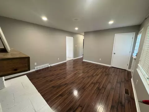 Living - 25 E Cuyuga Dr, Powell, OH 43065 photo 2 of 3