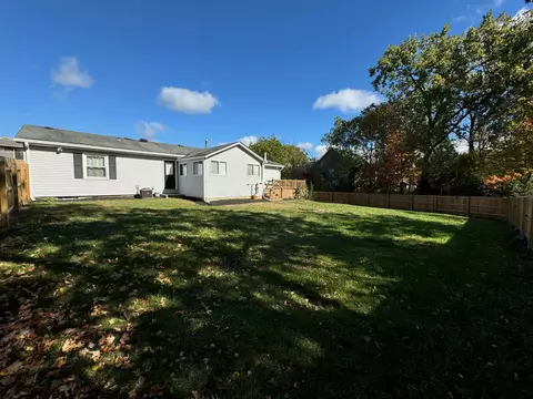 Exterior - 25 E Cuyuga Dr, Powell, OH 43065 photo 6 of 9