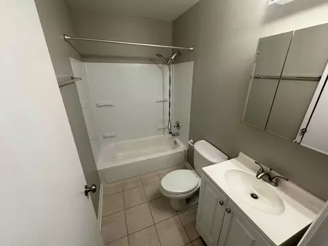 Bath - 25 E Cuyuga Dr, Powell, OH 43065 photo 1 of 2
