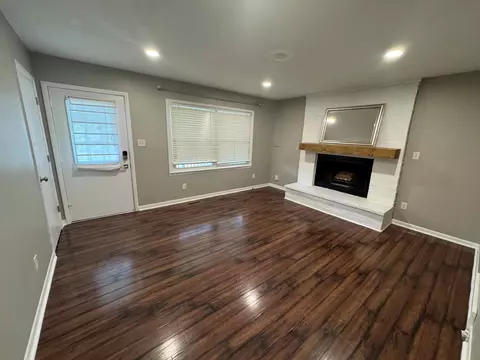 Living - 25 E Cuyuga Dr, Powell, OH 43065 photo 1 of 3
