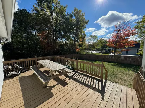 Exterior - 25 E Cuyuga Dr, Powell, OH 43065 photo 5 of 9