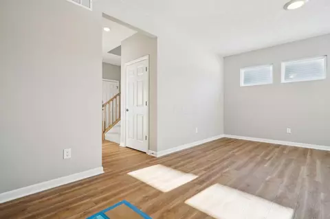 209 Isleta Dr, Pataskala, OH 43062 photo 5