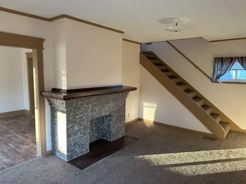 Living - 981 Davids St, Marion, OH 43302 photo 2 of 3