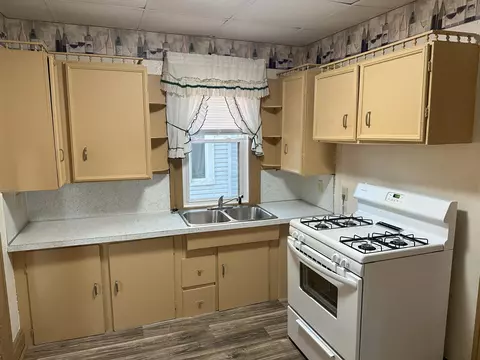 Kitchen - 981 Davids St, Marion, OH 43302 photo 1 of 2