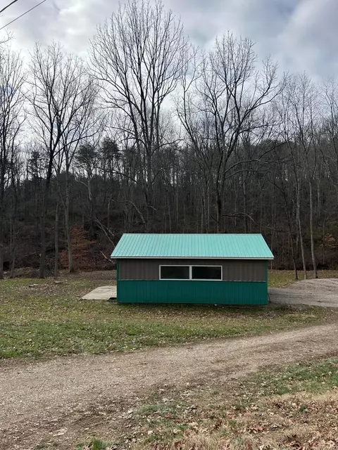 33461 Oliver Rd, Logan, OH 43138