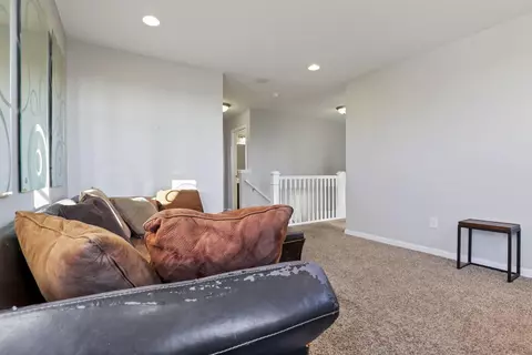Entry Way - 2166 Lavender St, Lancaster, OH 43130 photo 9 of 10