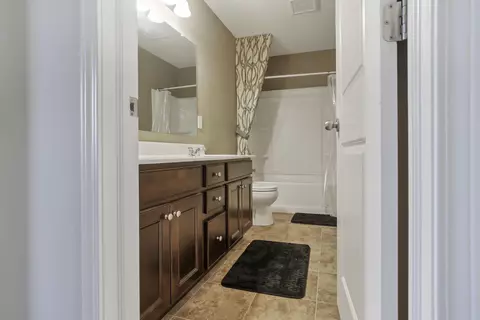 Entry Way - 2166 Lavender St, Lancaster, OH 43130 photo 10 of 10