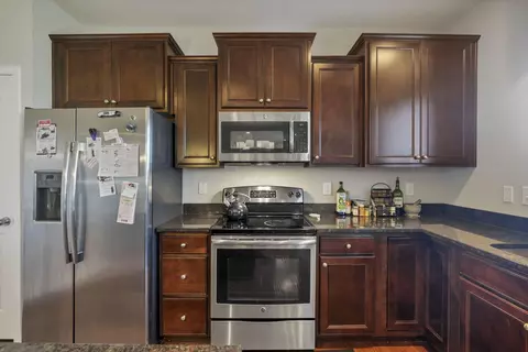 Kitchen - 2166 Lavender St, Lancaster, OH 43130 photo 6 of 8