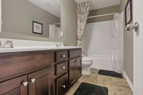 Bath - 2166 Lavender St, Lancaster, OH 43130 photo 2 of 2