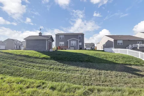 Exterior - 2166 Lavender St, Lancaster, OH 43130 photo 7 of 9