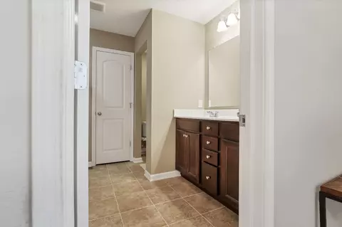 Entry Way - 2166 Lavender St, Lancaster, OH 43130 photo 8 of 10