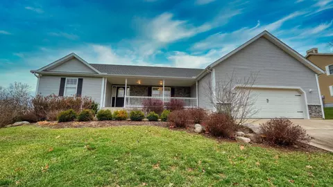 5725 Pine Valley Dr, Zanesville, OH 43701