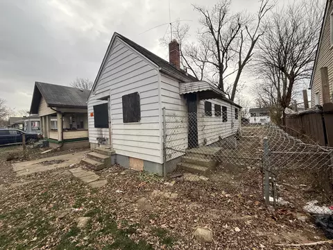 2369 Hiawatha Park Dr, Columbus, OH 43211