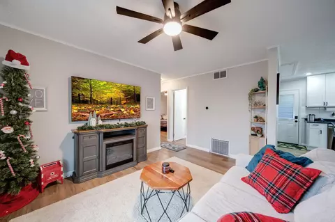 Living - 1292 Eckley Dr, Marion, OH 43302 photo 4 of 4