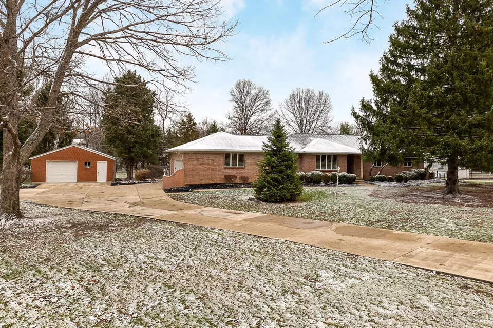 Exterior - 2210 Carriage Rd, Powell, OH 43065 photo 7 of 12