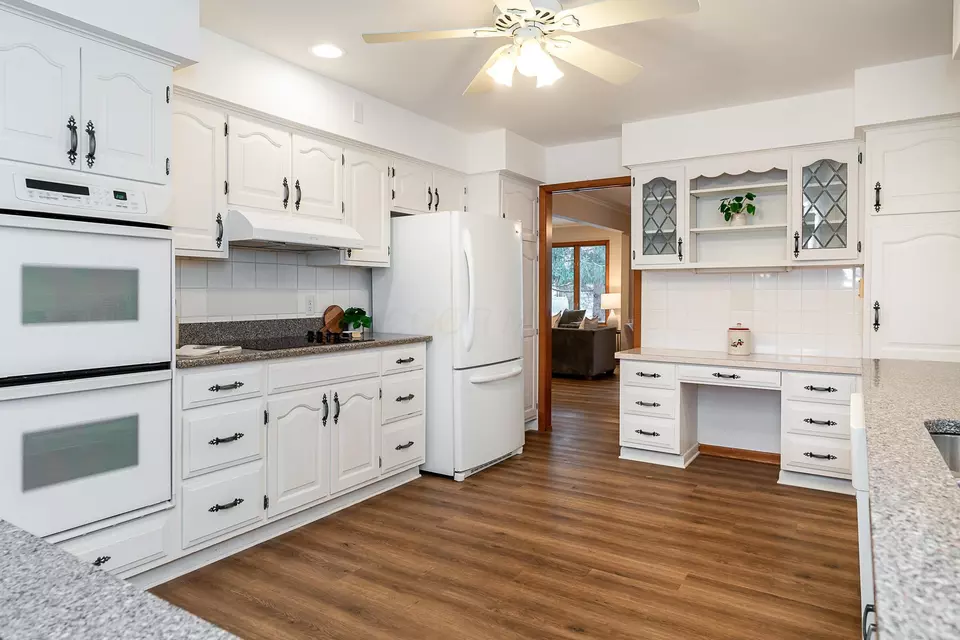 Kitchen - 2210 Carriage Rd, Powell, OH 43065 photo 4 of 5
