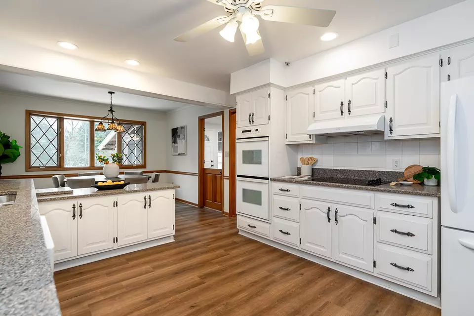 Kitchen - 2210 Carriage Rd, Powell, OH 43065 photo 2 of 5