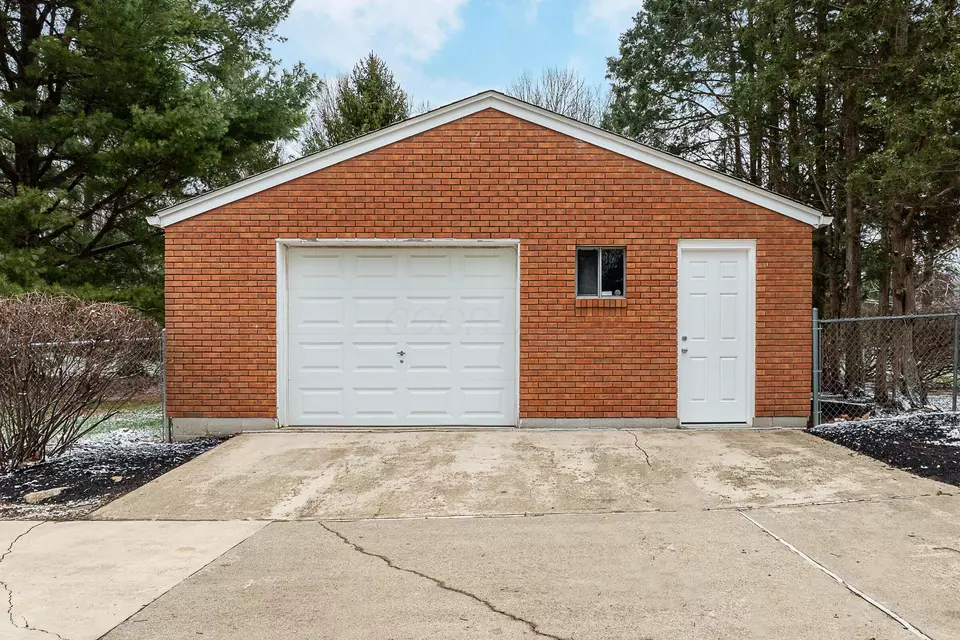 Exterior - 2210 Carriage Rd, Powell, OH 43065 photo 9 of 12