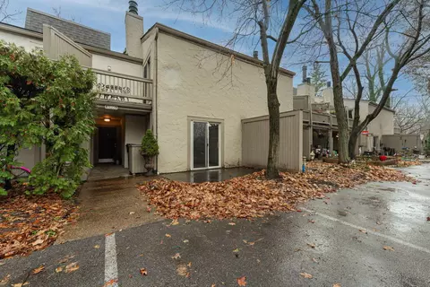 1360 Lake Shore Dr #B, Columbus, OH 43204