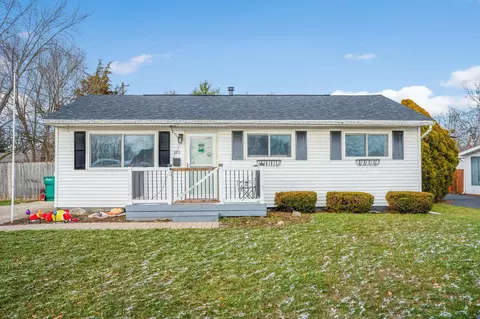 870 Crescent Dr, West Jefferson, OH 43162