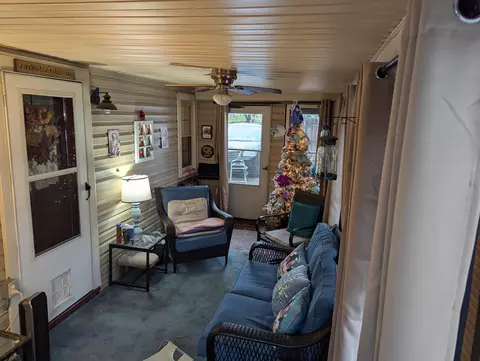 Exterior - 136 Hayward St, Circleville, OH 43113 photo 5 of 10